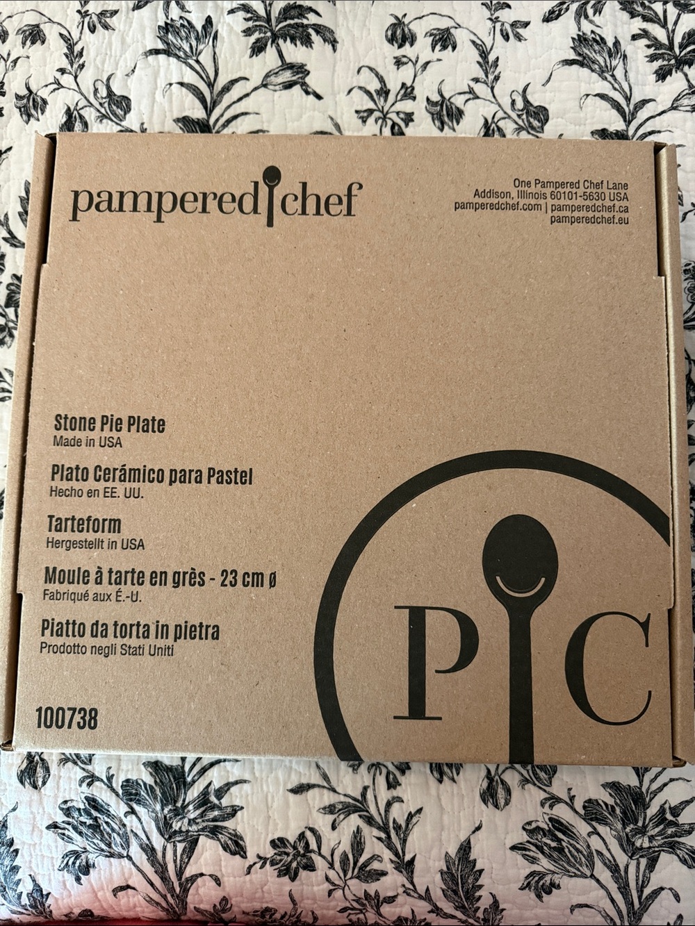 Pampered Chef Stone Pie Plate - Natural Kraft Box